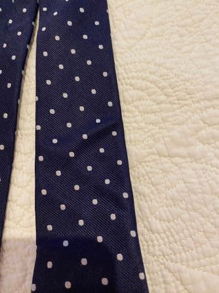 Corbata Scalpers azul con puntos blancos,