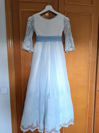 Abito firmato Elaya Comunion bianco e blu.
