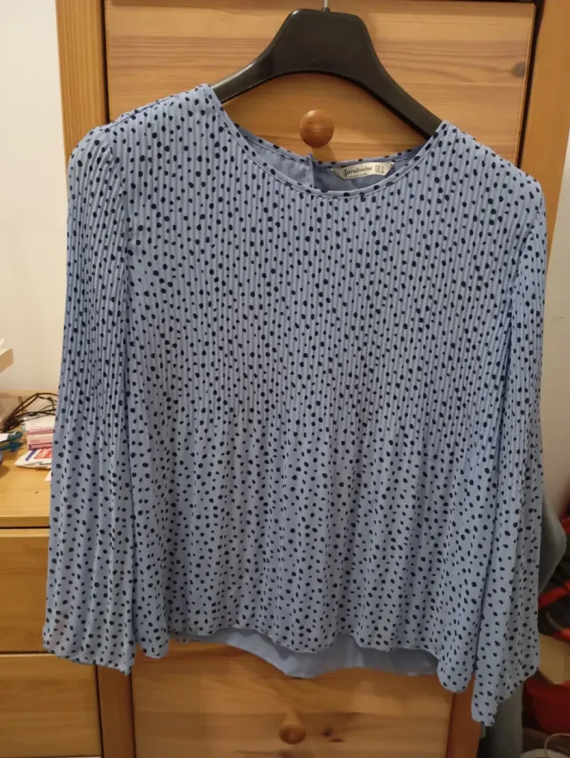 Blusa Stradivarius lunares azul