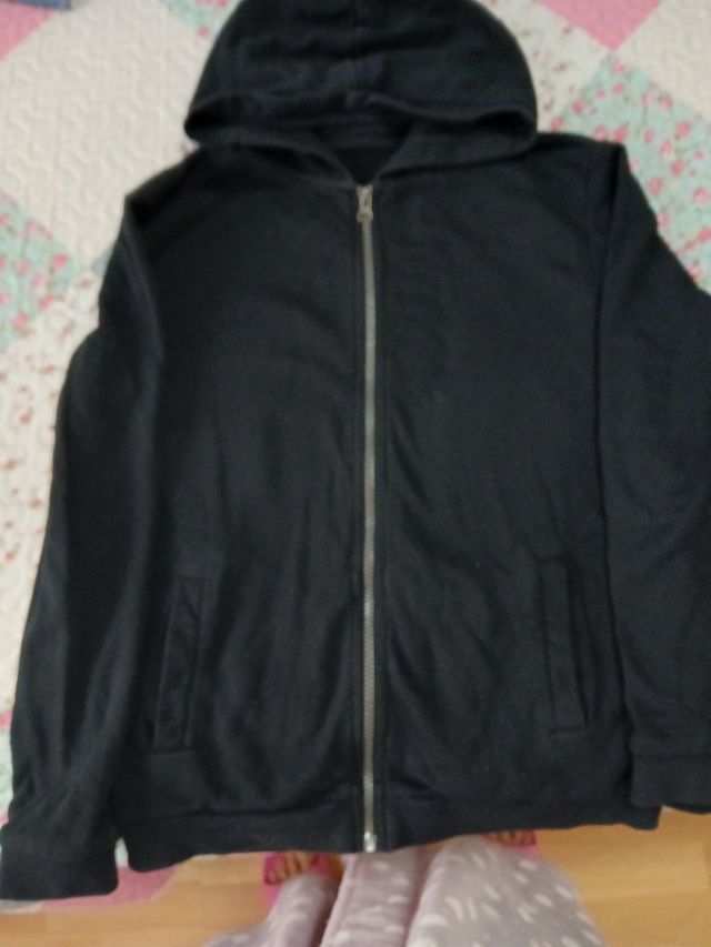 Sudadera negra con capucha Talla 10