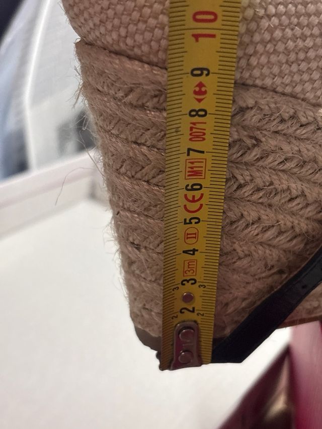 Cuñas negras polipiel y esparto