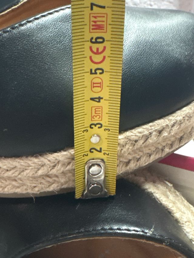 Cuñas negras polipiel y esparto