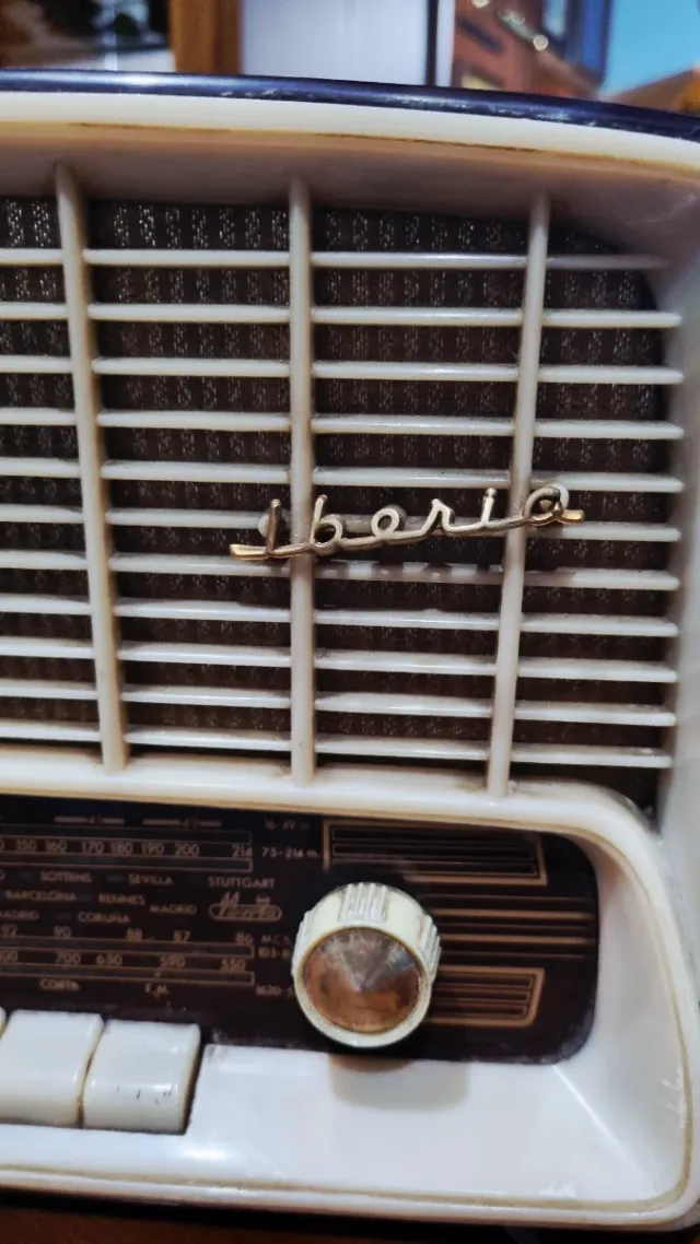 Radio Iberia Vintage Marrón y Blanco