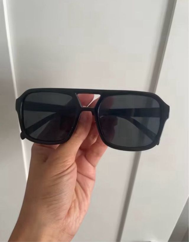 Gafas de sol negras nuevas