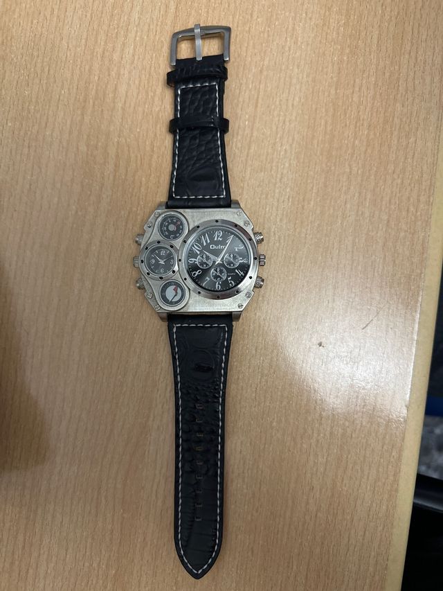 Reloj Qulm Negro y Plateado