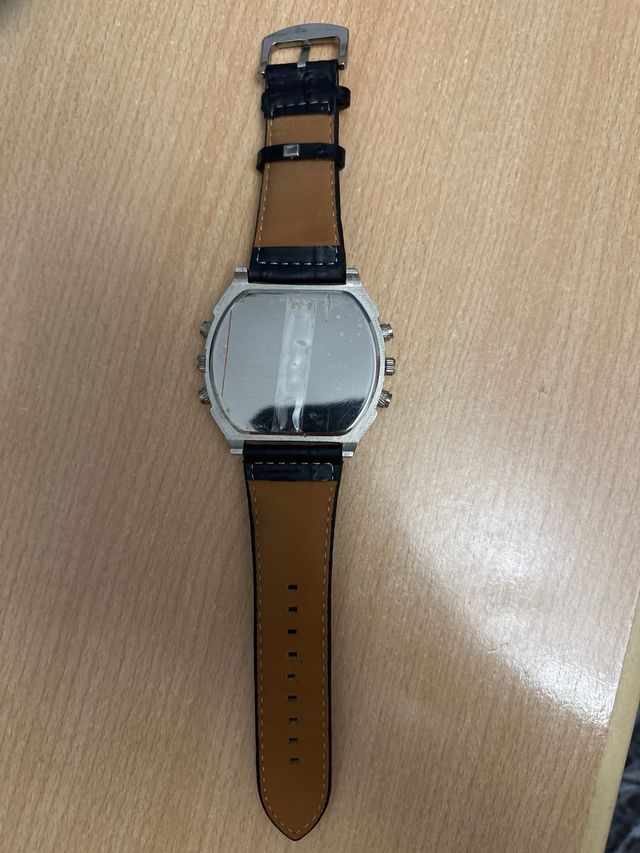 Reloj Qulm Negro y Plateado