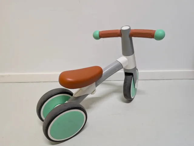 Triciclo infantil Hape Menta 18-48 meses