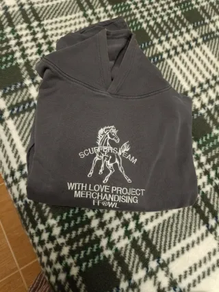 Sudadera Scuffers gris con bordad Puesta Muy poco