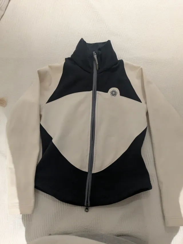 Chaqueta entallada deportiva cremallera Polartec