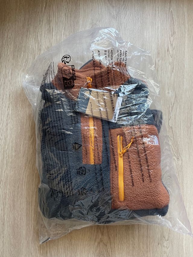 The North Face Forro Polar Gris Naranja