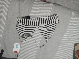 Bikini negro con rayas