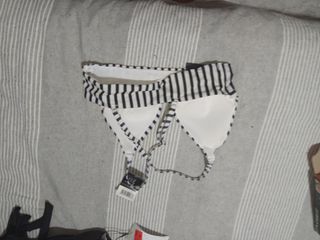 Bikini negro con rayas