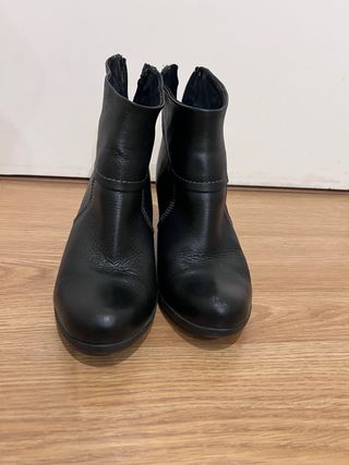 Botines negros de tacón