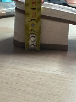 Zapatos salón beige efecto piel cocodrilo