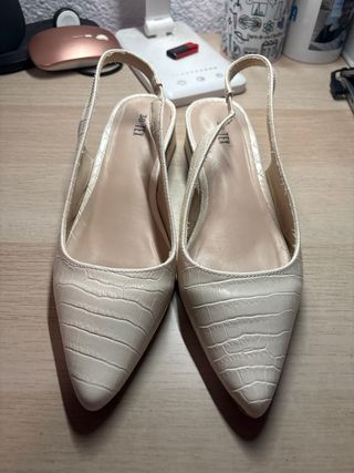 Zapatos salón beige efecto piel cocodrilo