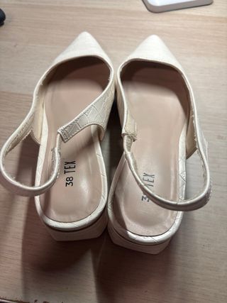 Zapatos salón beige efecto piel cocodrilo