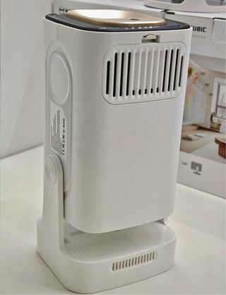 Proyector 4K / 1080p Full HD Blanco y Dorado