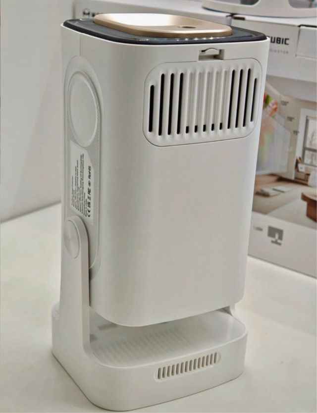 Proyector 4K / 1080p Full HD Blanco y Dorado