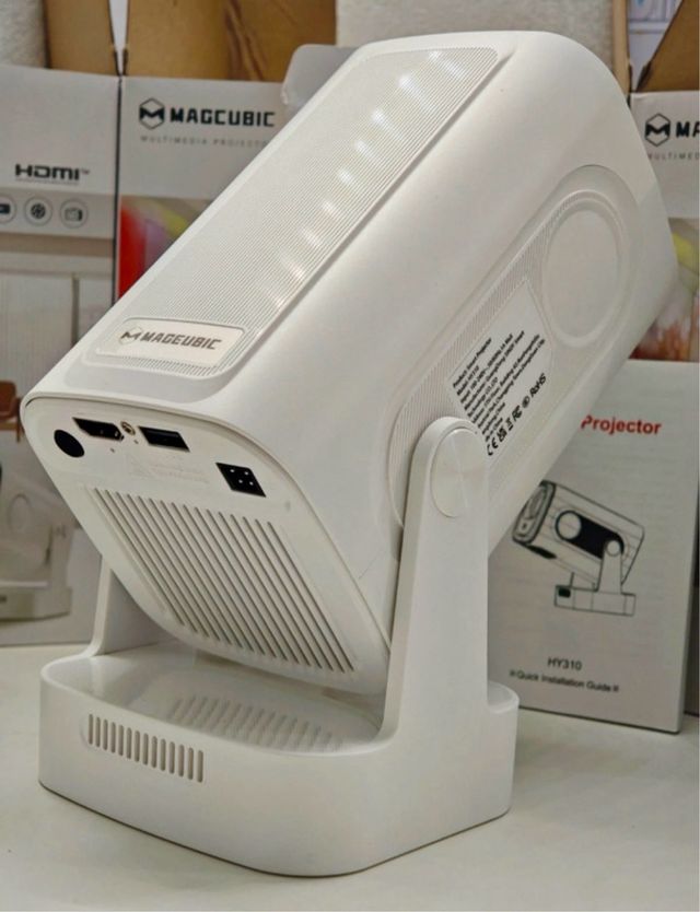 Proyector 4K / 1080p Full HD Blanco y Dorado