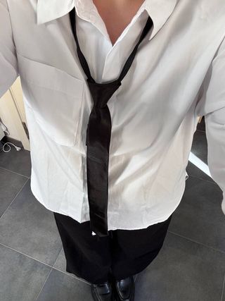 Camisa blanca New Yorker con corbata