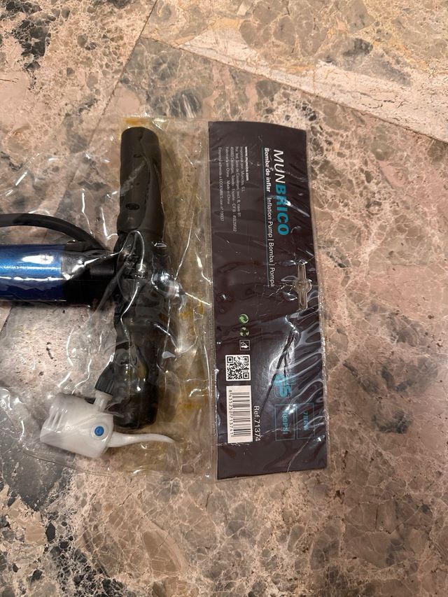 Gonfiatore per bicicletta blu