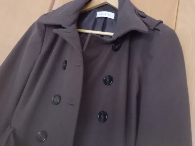 Abrigo entallado marrón doble botonadura