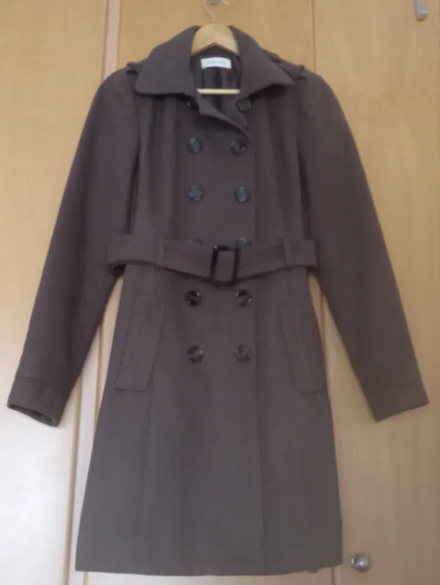 Abrigo entallado marrón doble botonadura