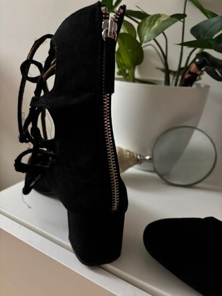 Zapatos Zara negros con cordones