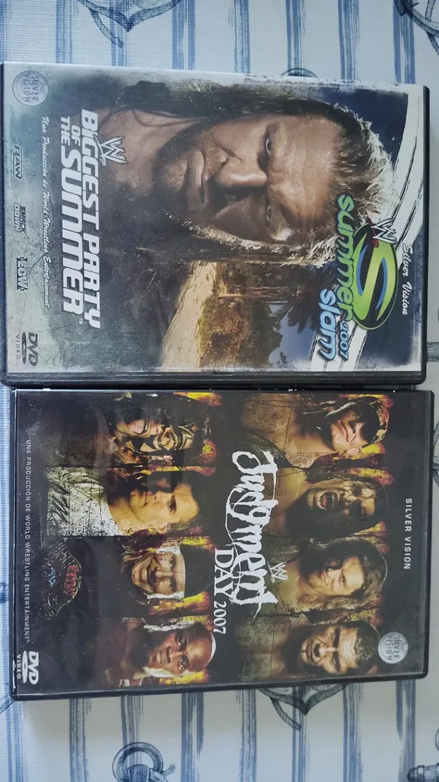 DVD WWE SummerSlam y Judgment Day + Llaveros