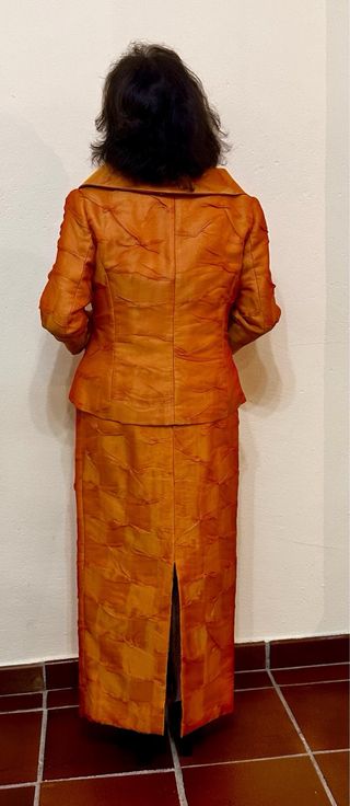 Traje de seda salvaje ceremonia naranja