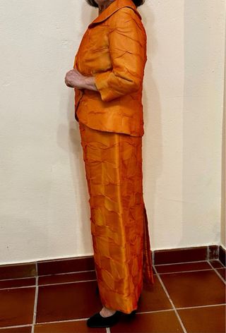 Traje de seda salvaje ceremonia naranja