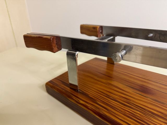 Jamonero de madera y metal