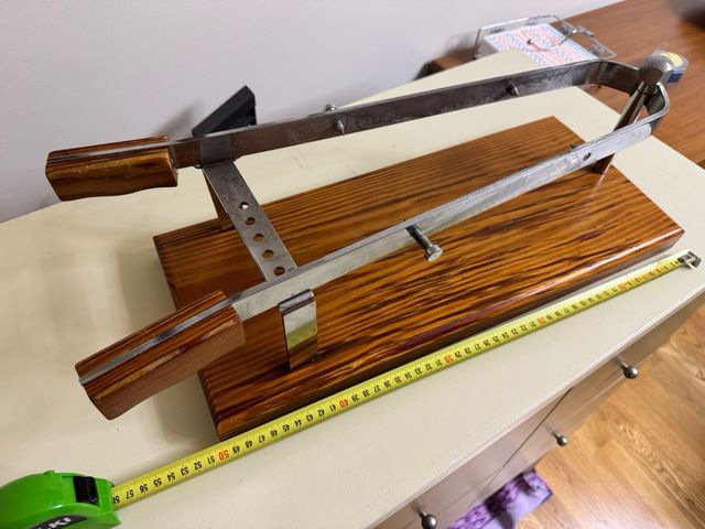 Jamonero de madera y metal