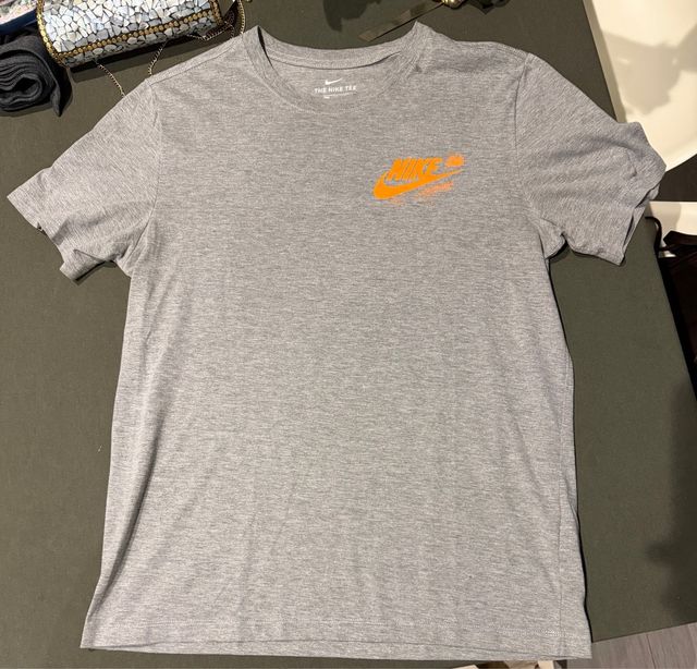 Camiseta Nike Gris