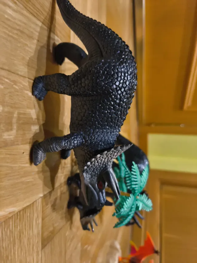 Figure di dinosauri giocattolo