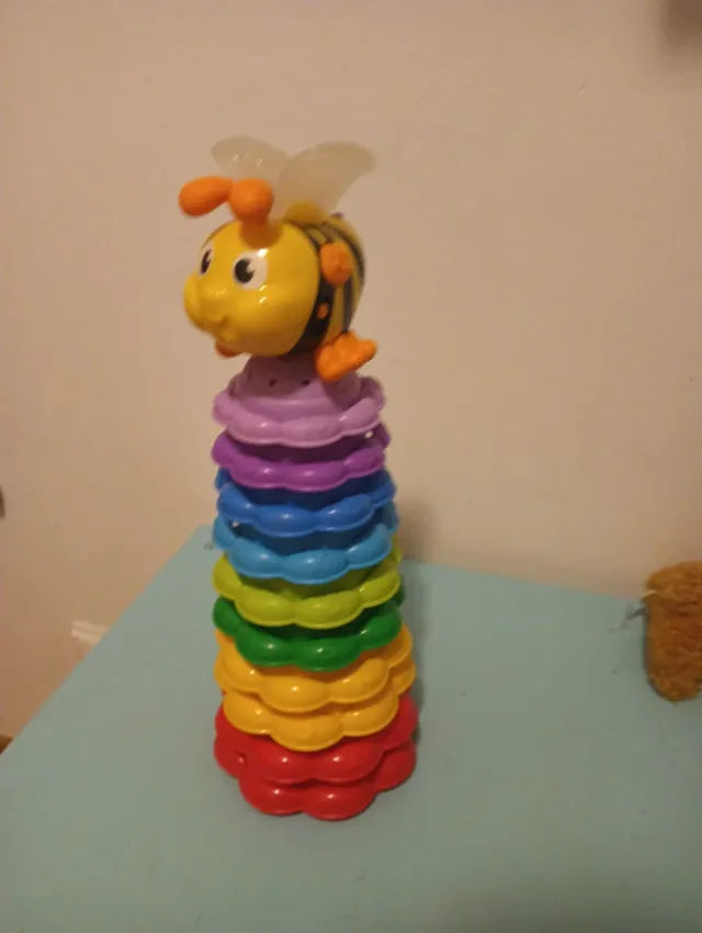 Juego apilable de abeja