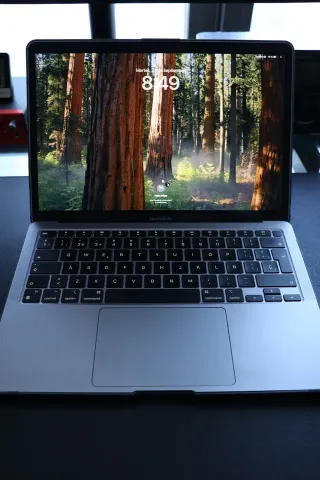 MacBook Air M1 256GB + Magic Mouse 2 + HUB