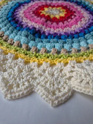 Centrino mandala in cotone fatto all'uncinetto