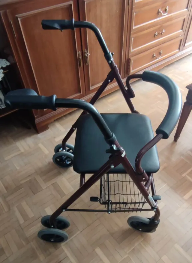 Andador + Silla de Ducha