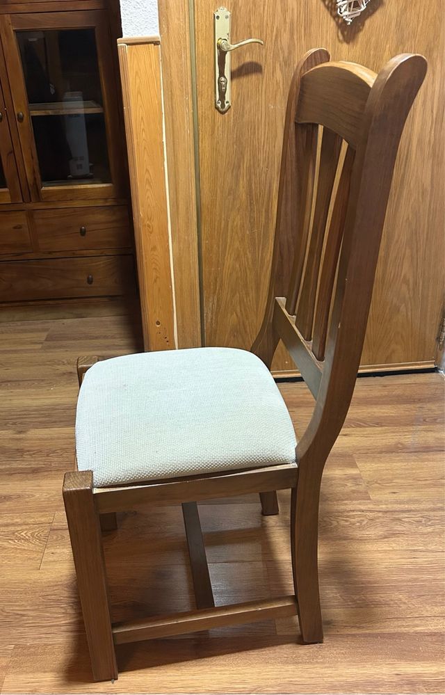 Sillas de madera maciza (6 unidades) 15€ unidad