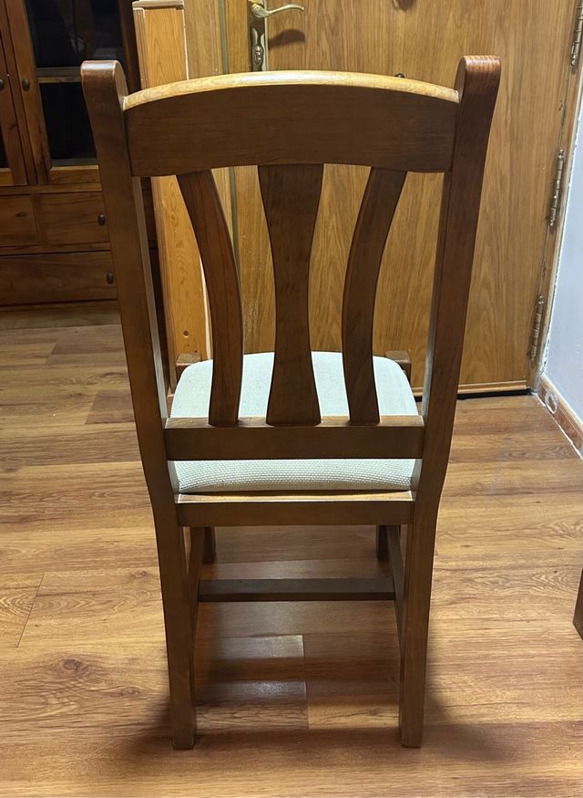 Sillas de madera maciza (6 unidades) 15€ unidad