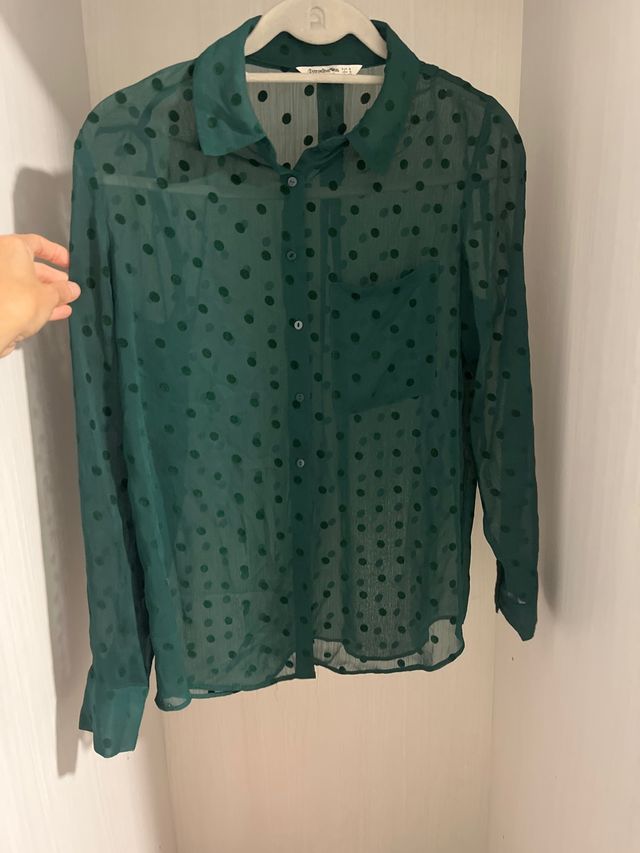 Camisa verde transparente Stradivarius