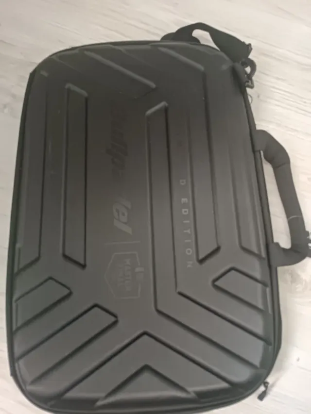 A estrenar!Paletero Bullpadel Negro