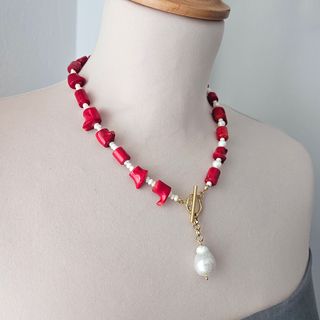Collar Coral Rojo y Perlas Naturales con colgante