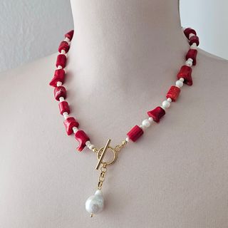 Collar Coral Rojo y Perlas Naturales con colgante