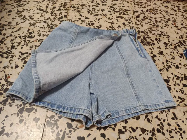 Falda corta vaquera Stradivarius