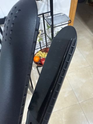 Plancha de pelo negra y rosa