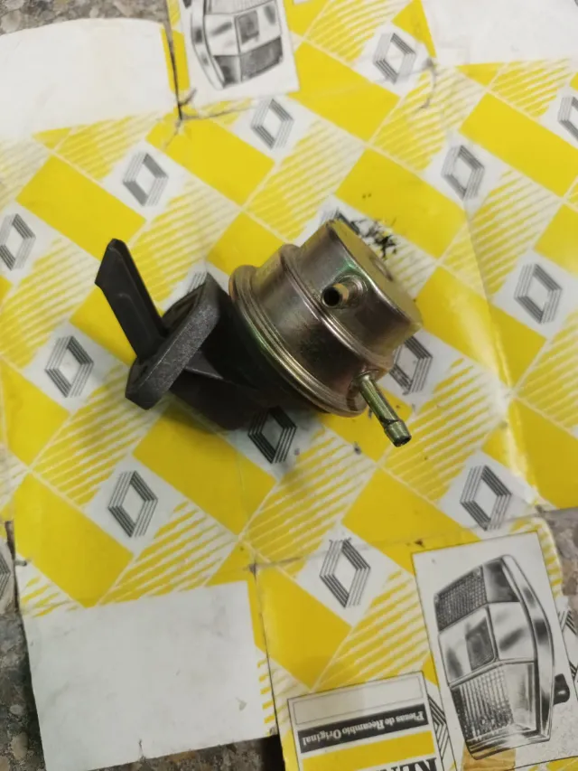 Bomba gasolina Renault 5 (hasta 1975)