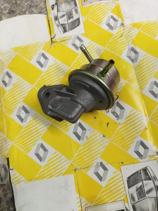 Bomba gasolina Renault 5 (hasta 1975)