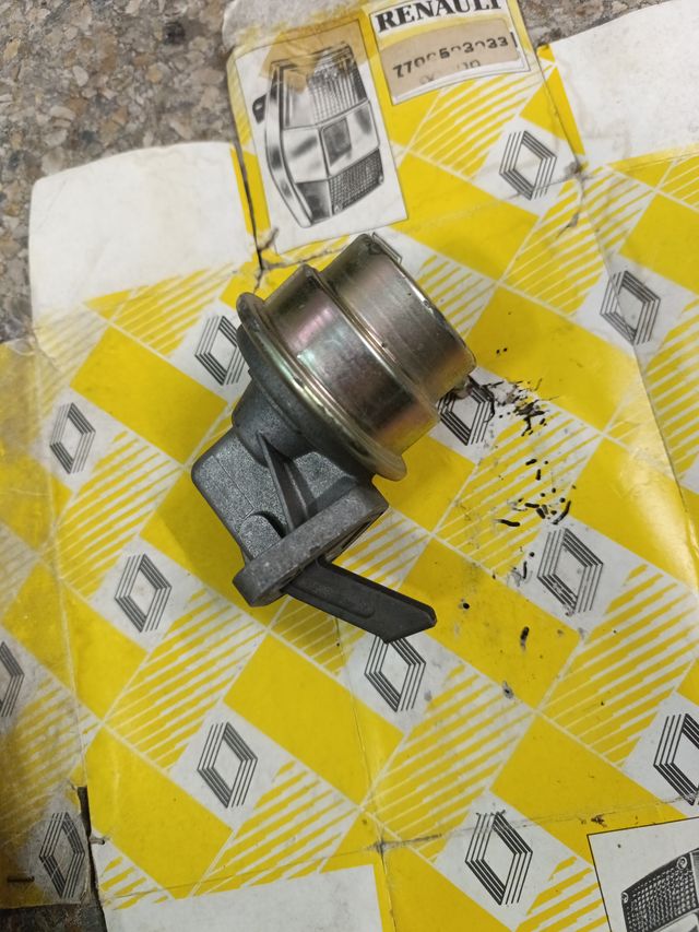 Bomba gasolina Renault 5 (hasta 1975)